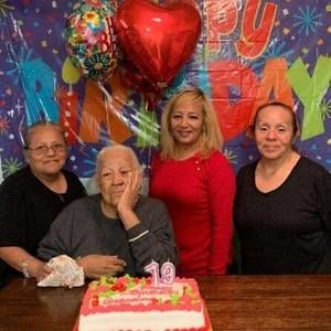 Meet your Posher, Cynthia